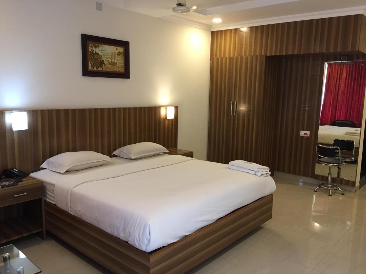 Hotel Green Park Suites Manipal Exteriör bild